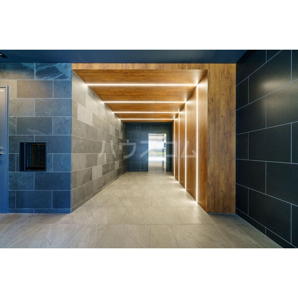 16/23 エントランス