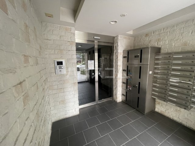 22/24 エントランス