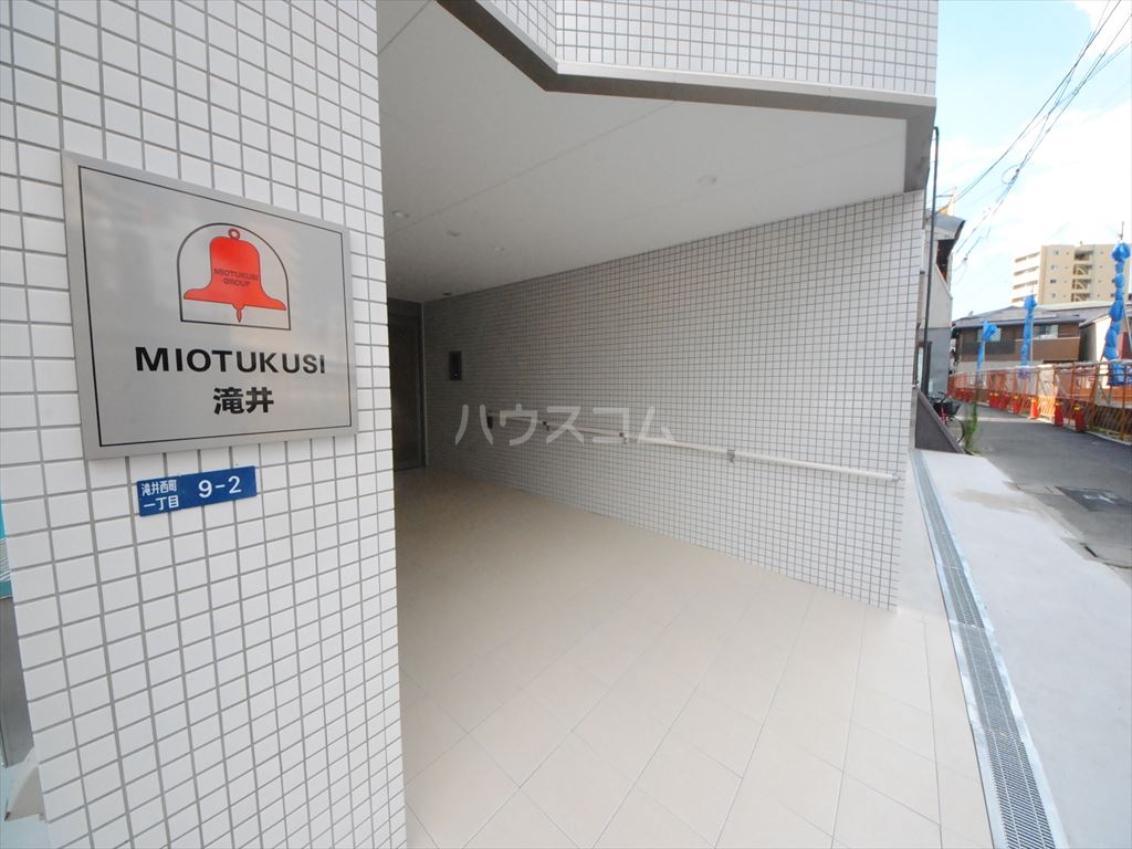 28/30 エントランス