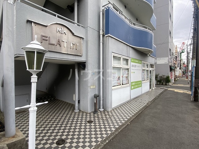 28/30 エントランス