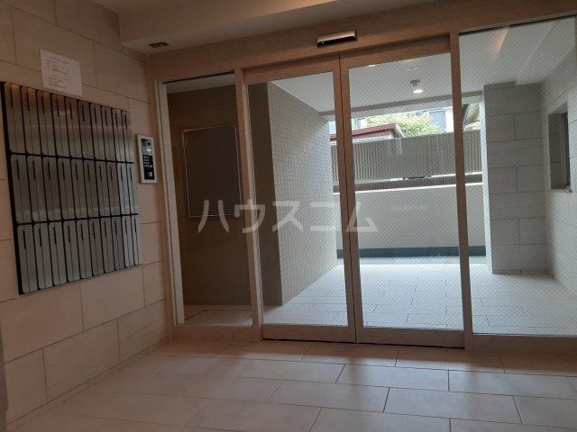 28/30 エントランス