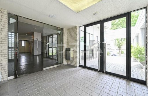 20/26 エントランス