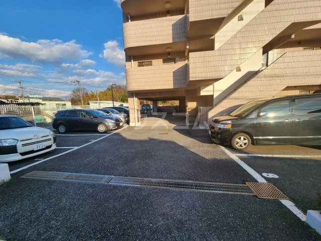 23/26 駐車場
