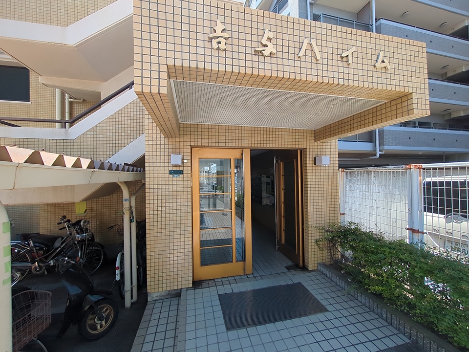 20/26 エントランス