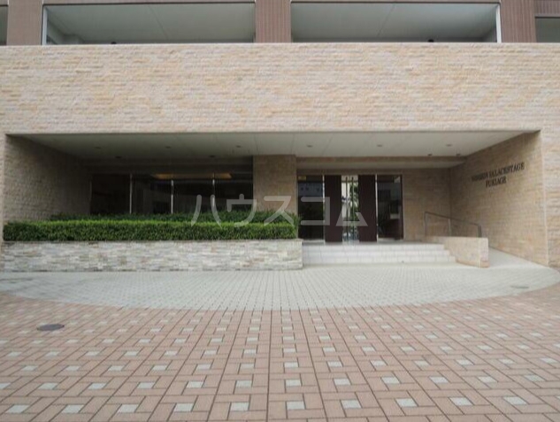 27/30 エントランス