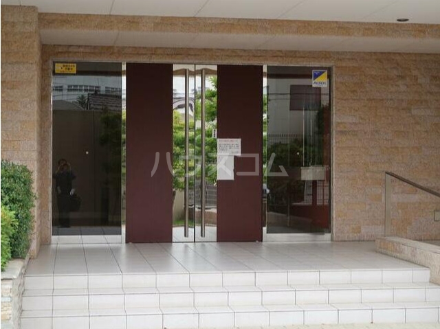 28/30 エントランス