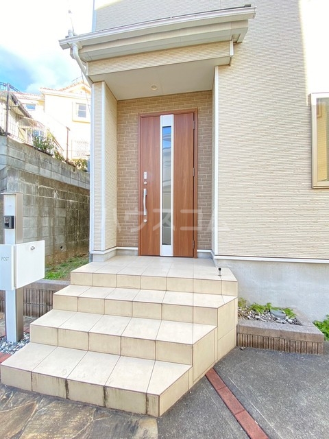 27/30 エントランス