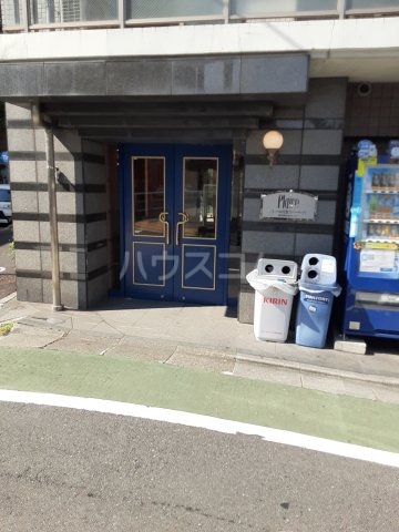 27/30 エントランス