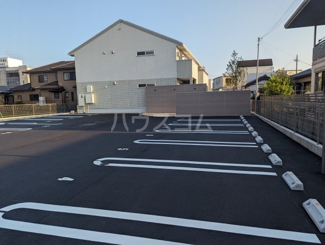 18/18 駐車場