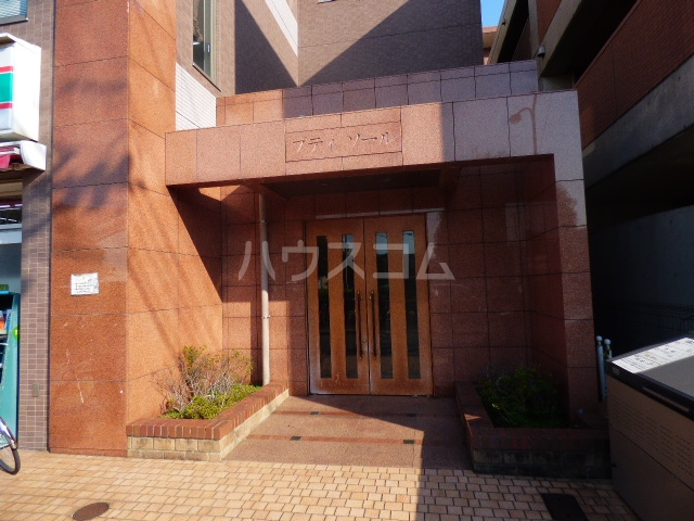 22/30 エントランス