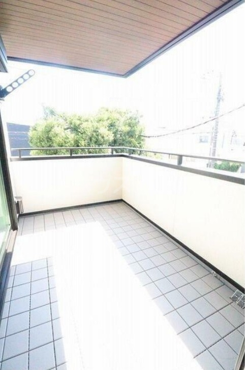 13/18 エントランス