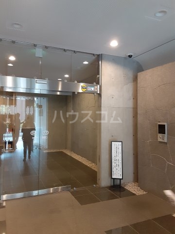 27/30 エントランス