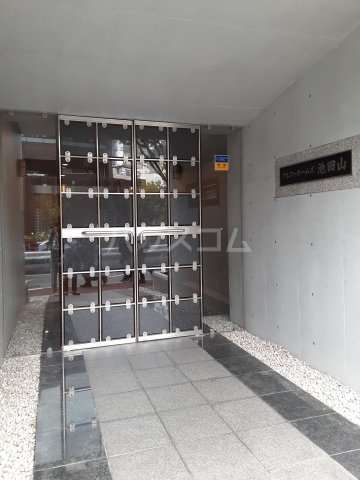 28/30 エントランス