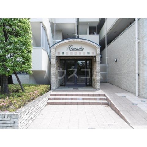 21/30 エントランス