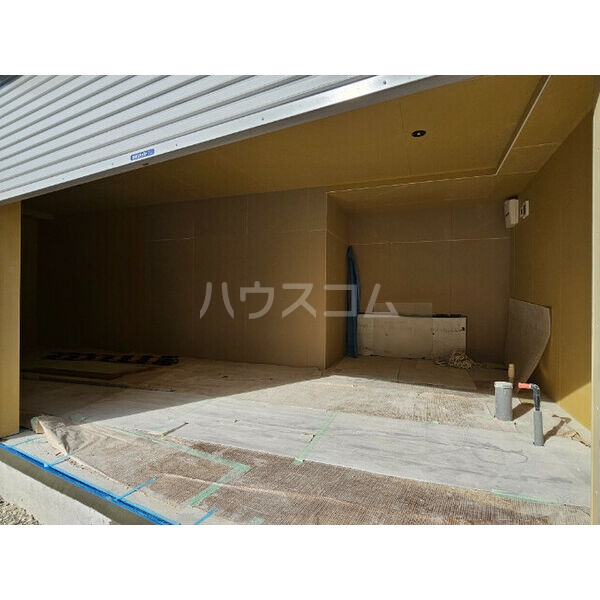 16/23 エントランス