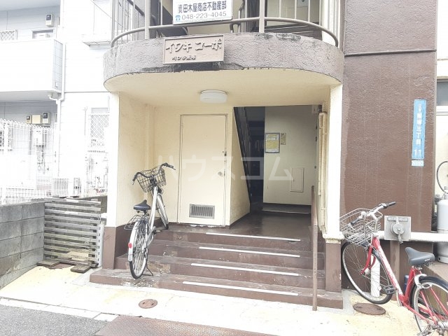 21/29 エントランス