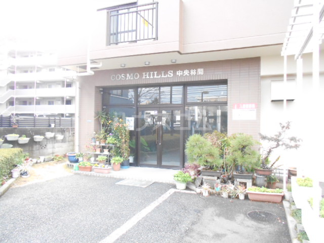 27/30 エントランス