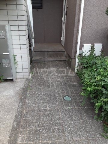 26/30 エントランス