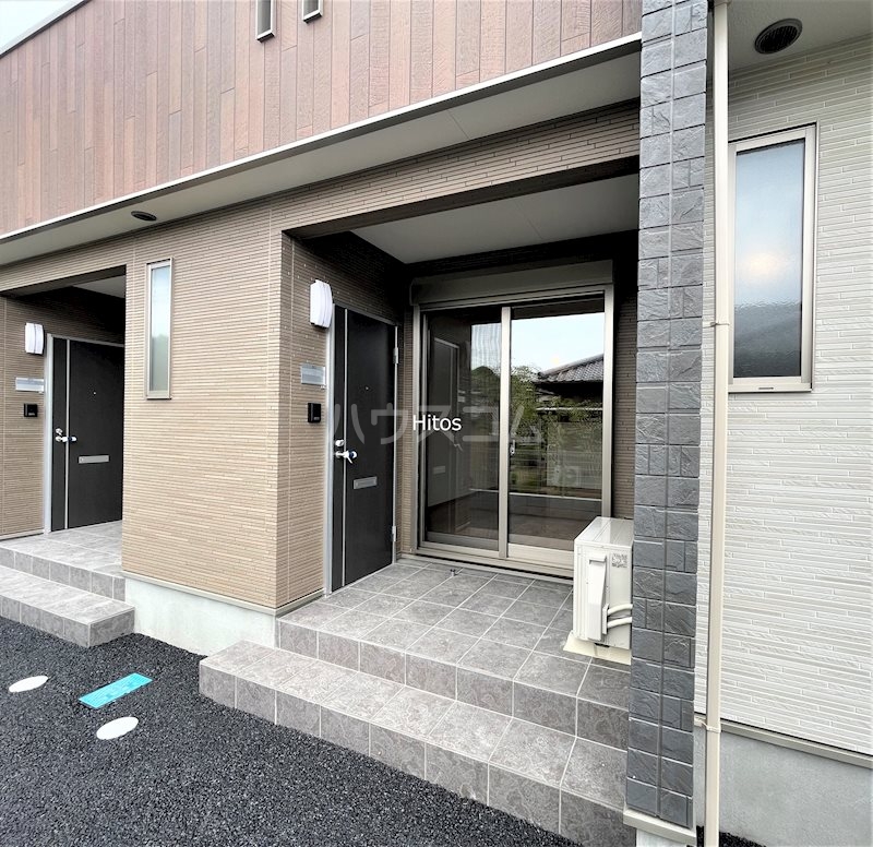 24/30 エントランス