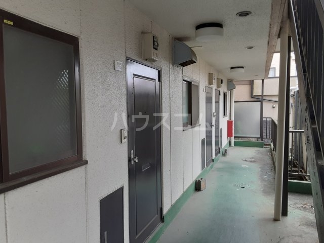 16/20 エントランス