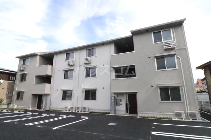 ヒルズ石和 B棟の外観