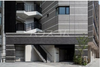 27/30 エントランス