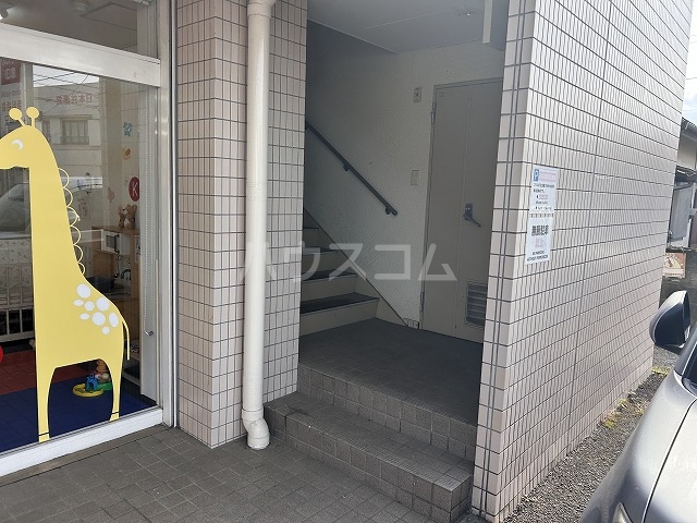 26/29 エントランス