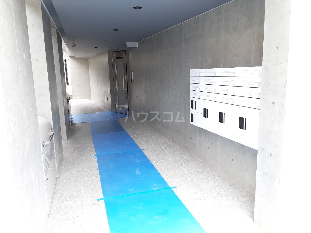 23/30 エントランス