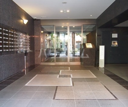 18/21 エントランス