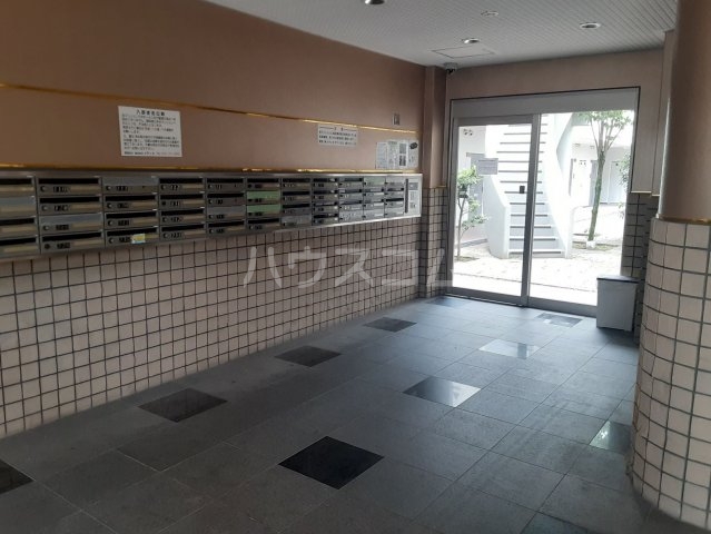 26/30 エントランス