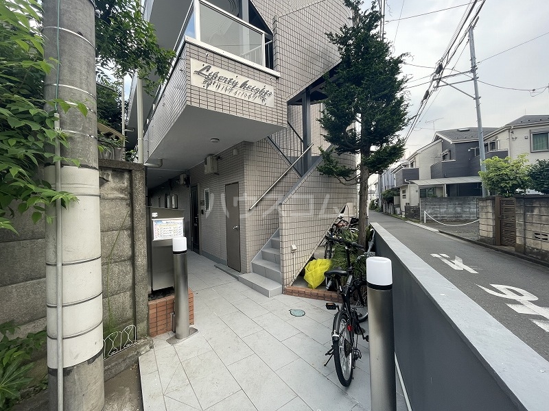 21/28 エントランス