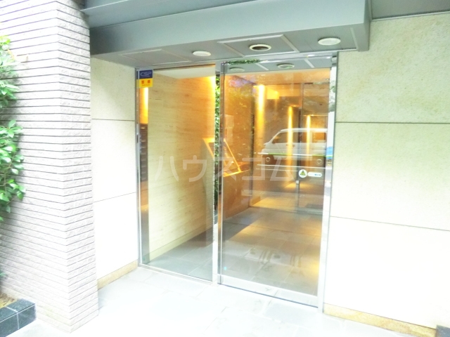 20/21 エントランス