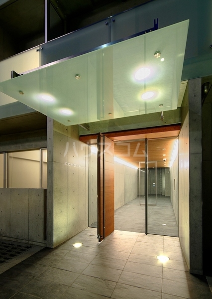 25/30 エントランス