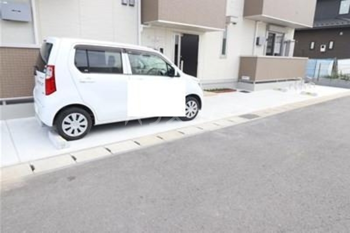 18/27 駐車場
