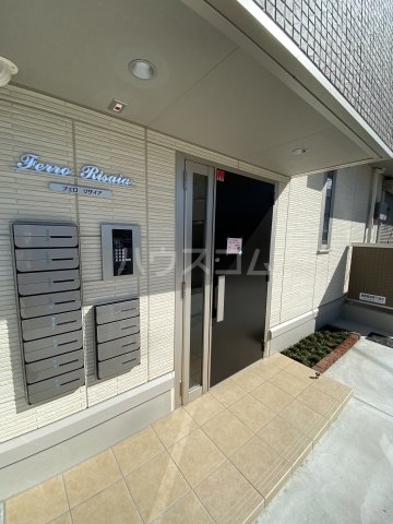 21/30 エントランス