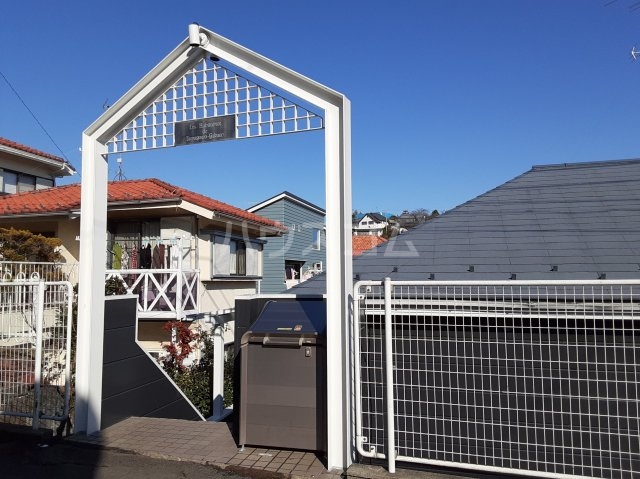 26/30 エントランス