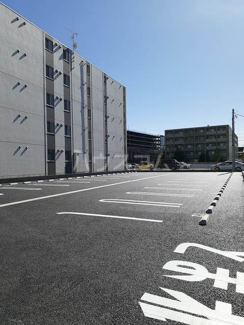 27/30 駐車場