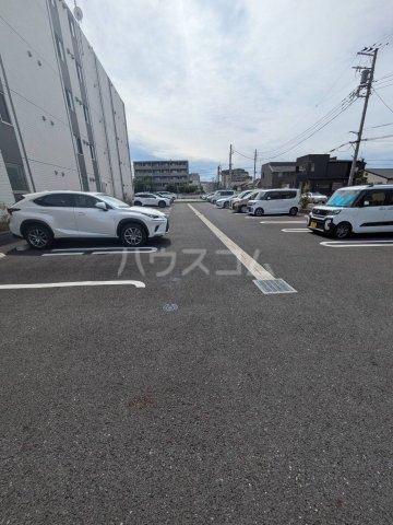 28/30 駐車場