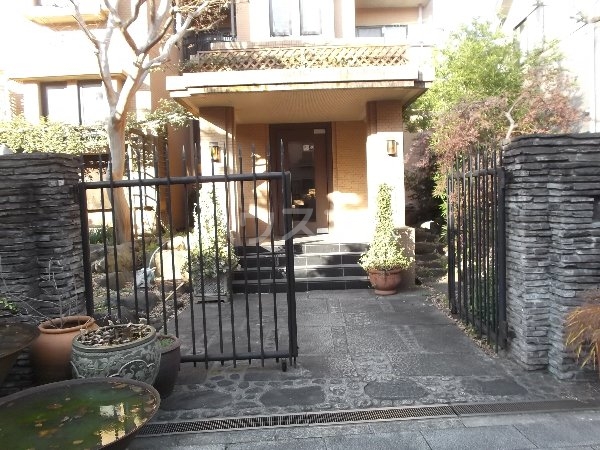 22/30 エントランス