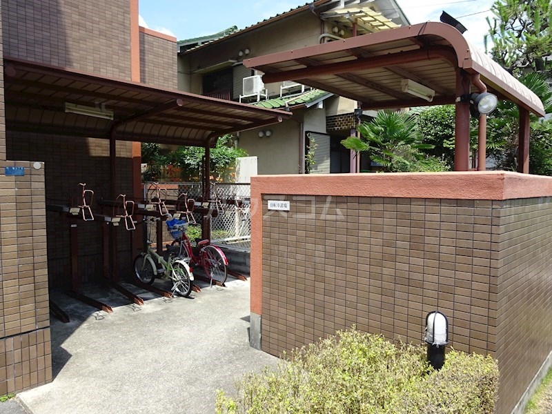 24/30 エントランス