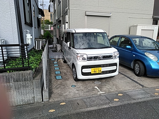 20/29 駐車場