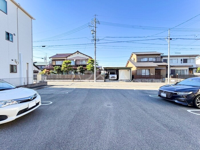 28/30 駐車場