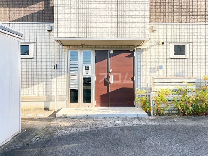 26/30 エントランス