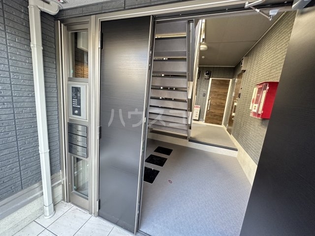 22/30 エントランス