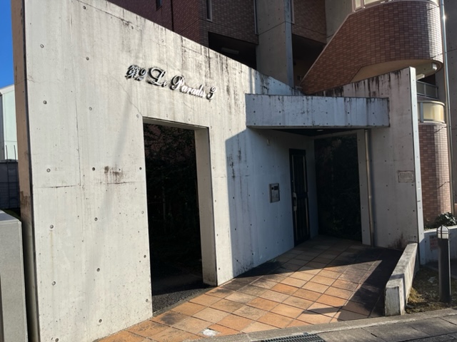 20/27 エントランス