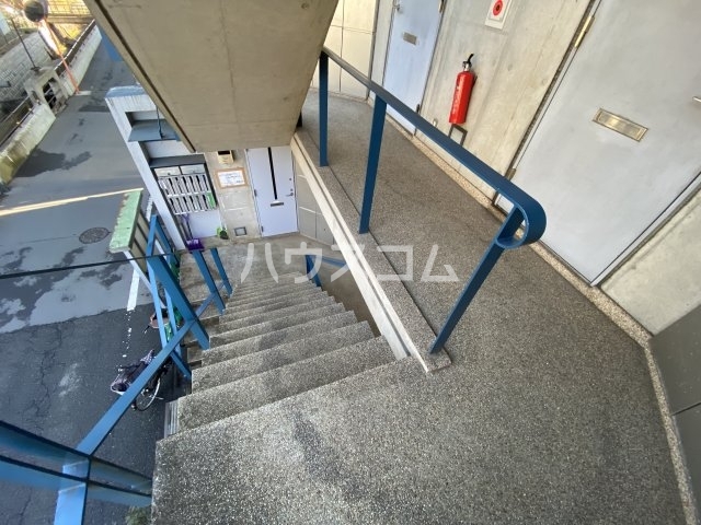 16/20 エントランス