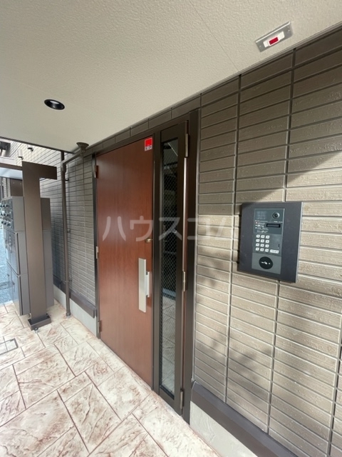 21/25 エントランス