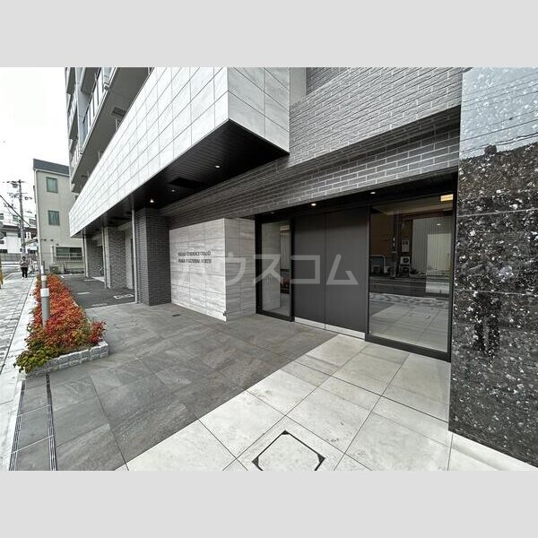 18/27 エントランス