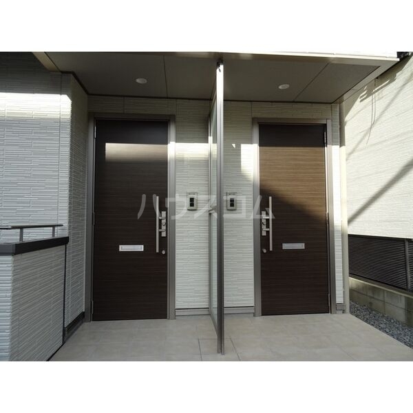 16/23 エントランス