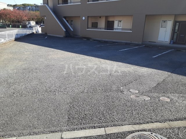 23/30 駐車場